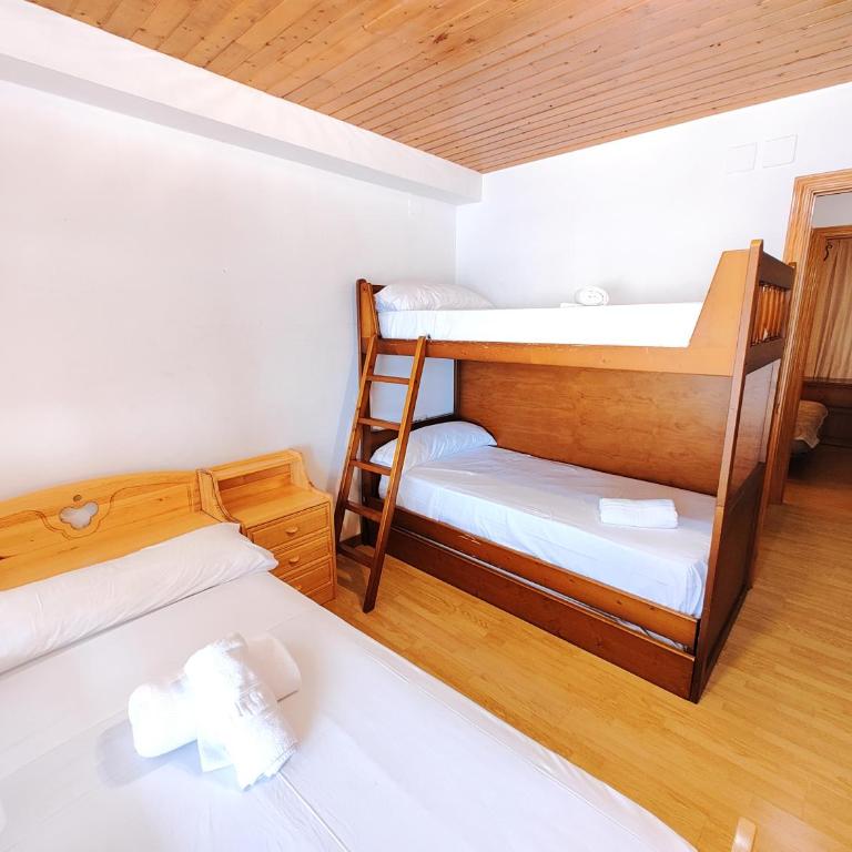 SKI & SNOW APARTMENTOS by TODOSIERRANEVADA - Plaza de Andalucia - Junto a los Telecabinas - Apartamento Deluxe de 3 dormitorios - 4