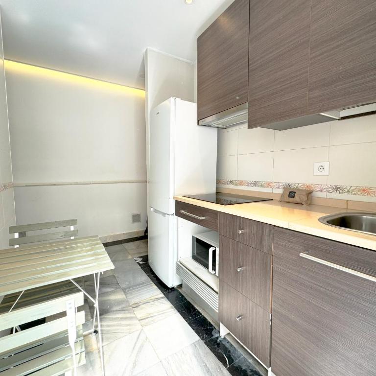 Luminoso, muy amplio, buena zona - One-Bedroom Apartment - 14