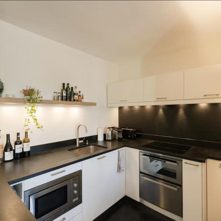 Amazing view, beautiful flat, swimming pools, secure parking - Appartement 1 Chambre - 12