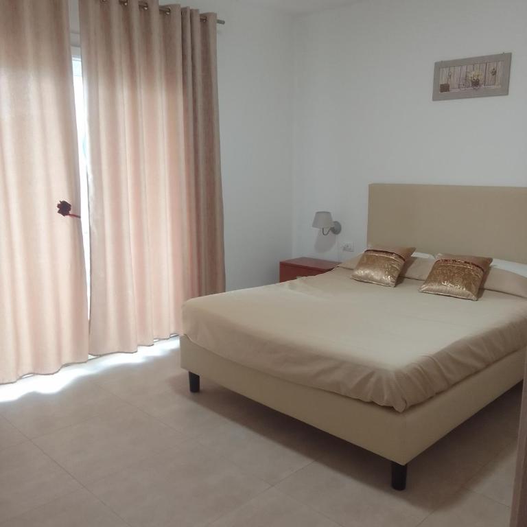 Vinci Residence - VR - Ampia Camera Matrimoniale/Doppia con Letti Singoli - 5