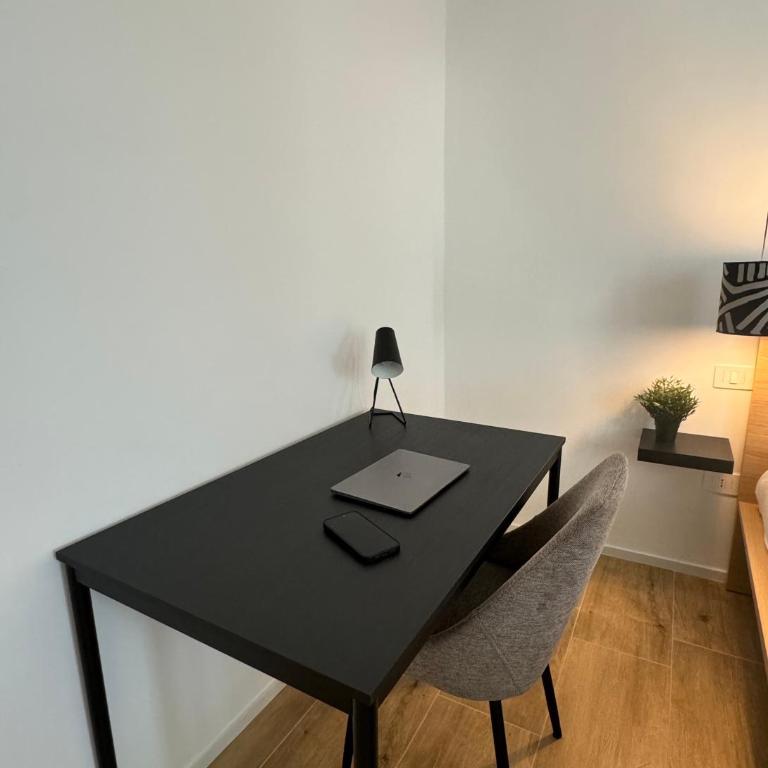Spacious 4 room apartment, 8min walk to old town, free parking, all new - Two-Bedroom Apartment - 8