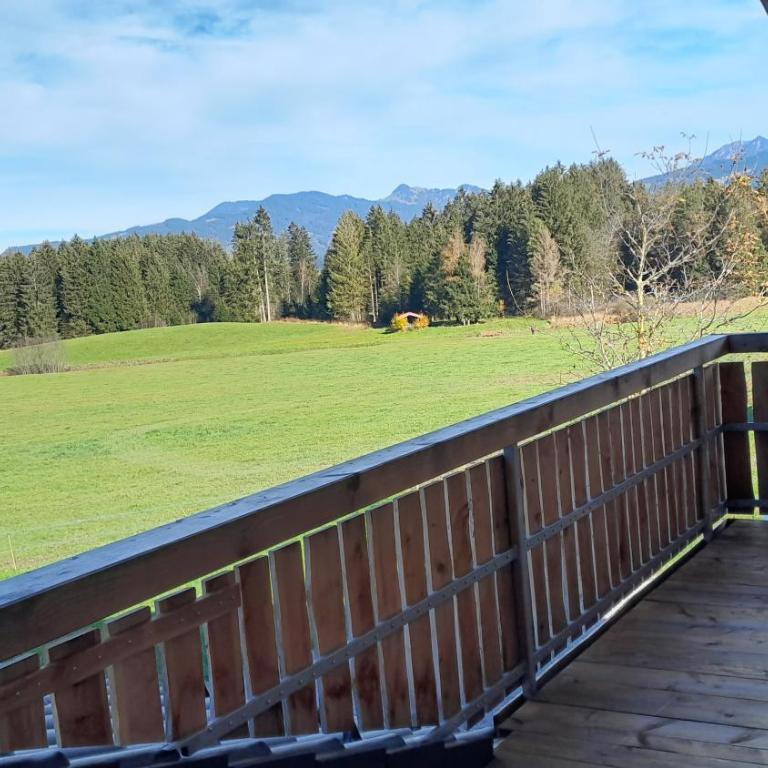 Ferienwohnung Streuobstwiese - Apartment mit 1 Schlafzimmer, Balkon und Bergblick - 11