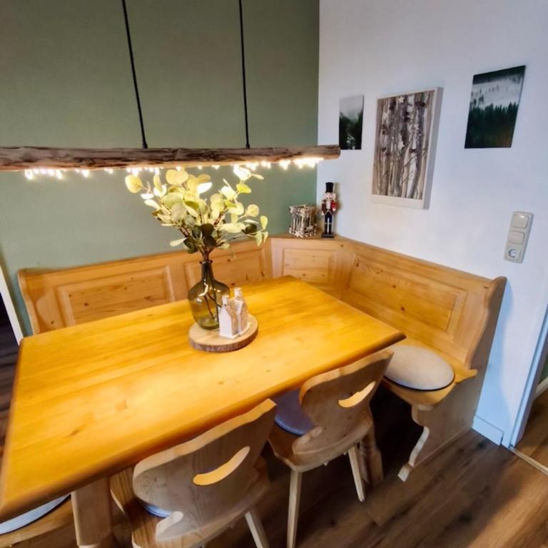 Bergnest Lodge mit Bergblick - Ca 3 min Skilift - Balkon - Garten - 6 Pers - Hund - Luftkurort - nähe Buchenegger Wasserfälle - Eistobel - Bodensee - Apartment mit 1 Schlafzimmer - 48
