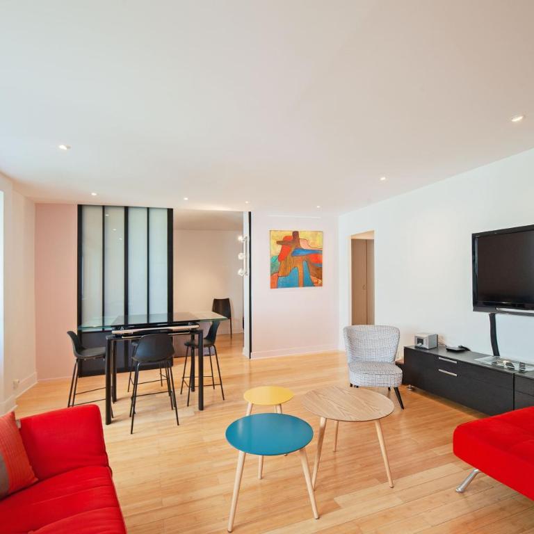 large pleasant studio alcove in center - One-Bedroom Apartment - 1