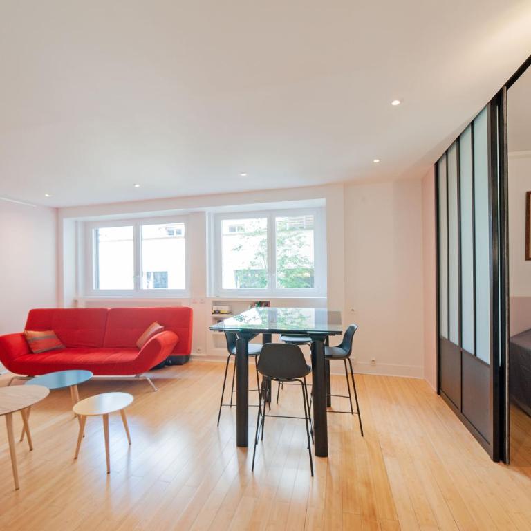 large pleasant studio alcove in center - One-Bedroom Apartment - 2