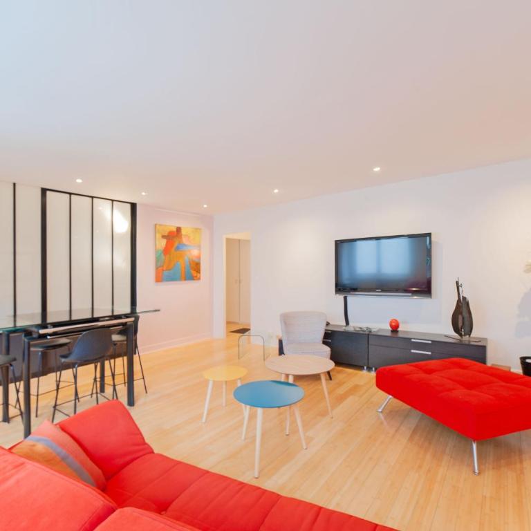 large pleasant studio alcove in center - One-Bedroom Apartment - 10