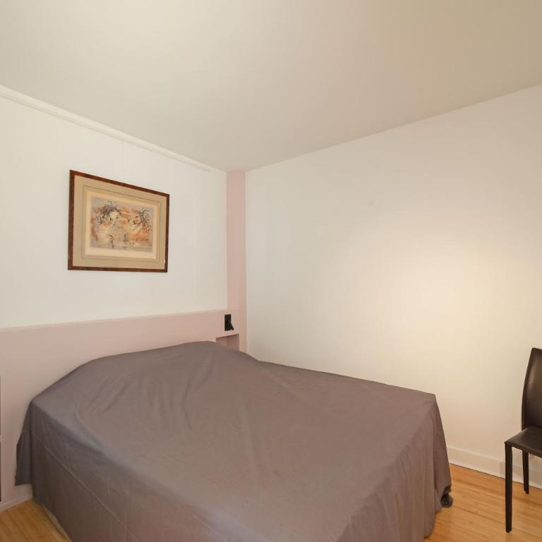 large pleasant studio alcove in center - One-Bedroom Apartment - 13