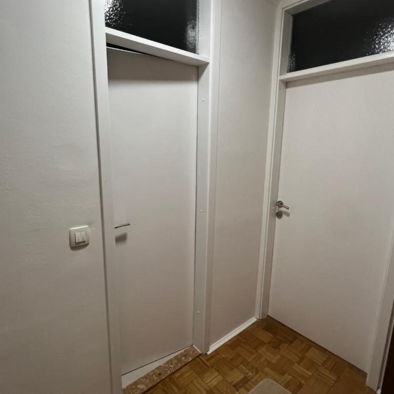 Cozy Stay Near Airport - Apartman sa 2 Spavaće Sobe - 12