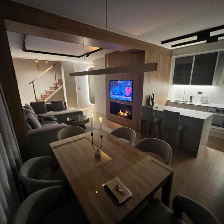 Villa Mont - Deluxe Suite with Spa Bath - 1