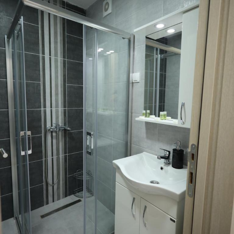 Imperial Lux Apartment - One-Bedroom Apartment - 42