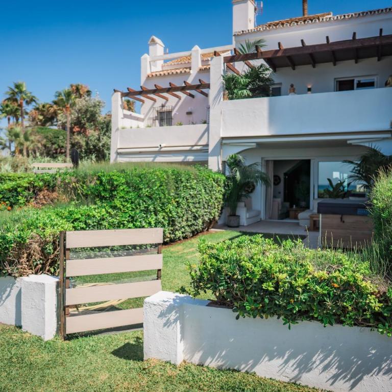 Casa Elegancia - Beach Paradise - Four-Bedroom House - 4