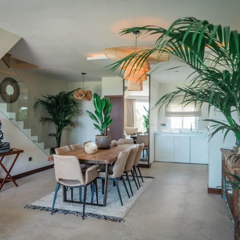 Casa Elegancia - Beach Paradise - Four-Bedroom House - 85