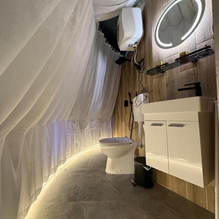 Igloo glamping dome Sarajevo - Deluxe One-Bedroom Apartment with City View - 28