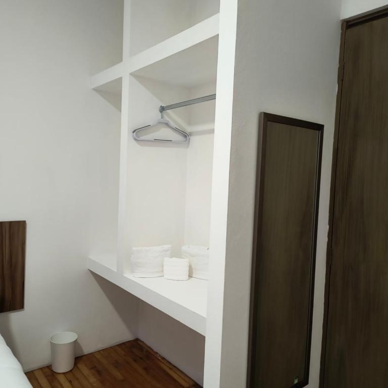 Hostal Schultz - Double Room with Shared Bathroom - 6