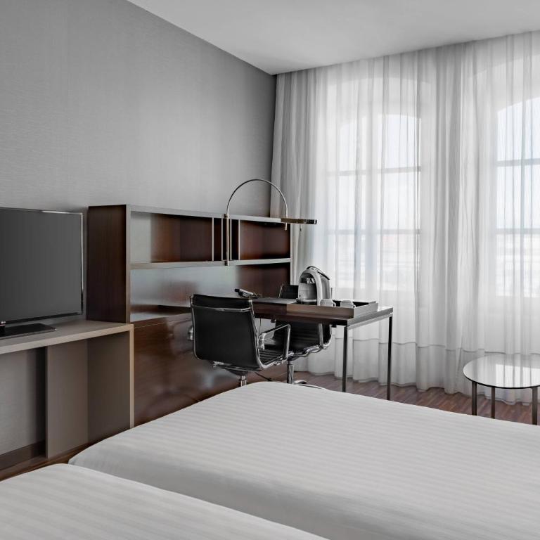 AC Hotel Torino by Marriott - Standard Plus King Room, Guest room, 1 King, City view - 2