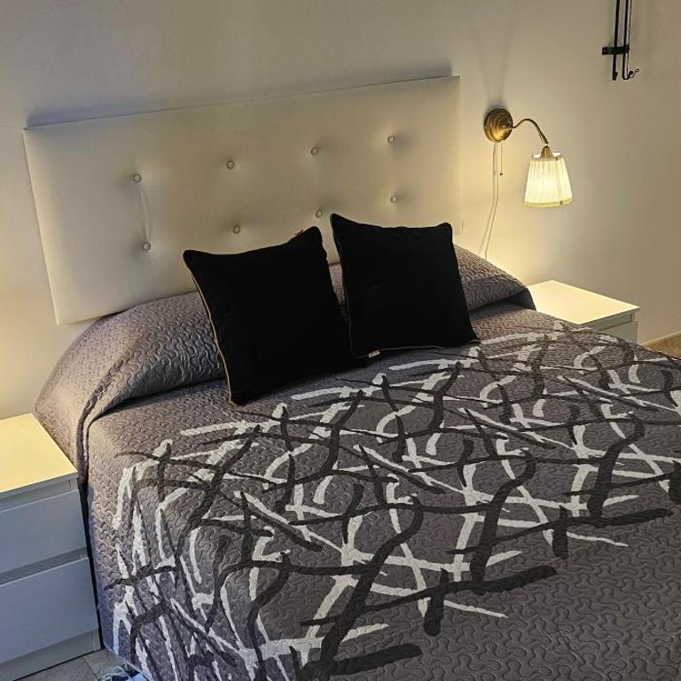 Habitaciones Chueca - Double Room with Balcony - 1