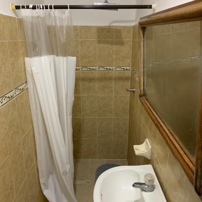 HOSTEL M&H - Budget Double or Twin Room - 2