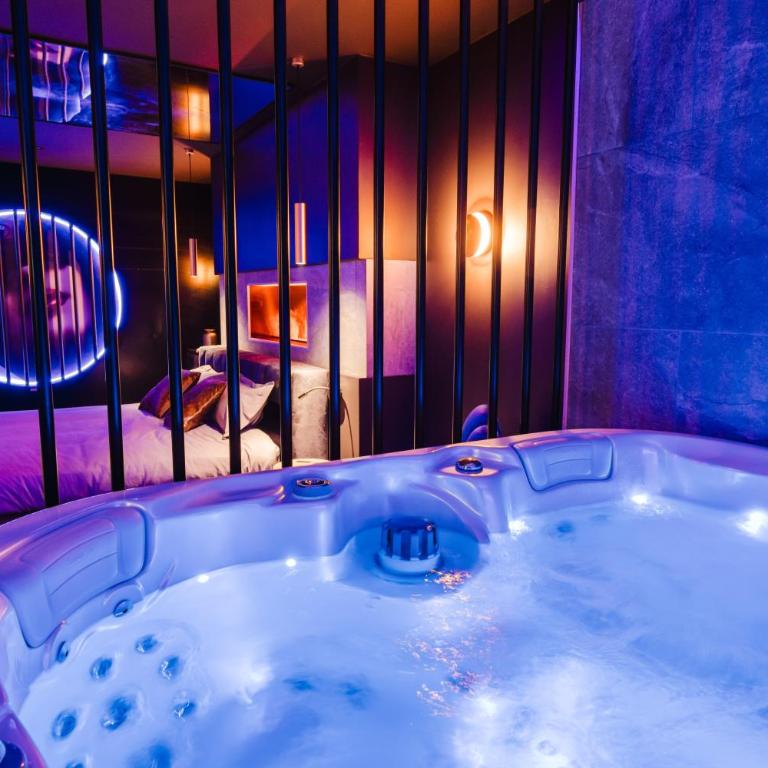 Love Room Les Private Places - Lit King Size et Jacuzzi Privé - Appartamento con 1 Camera da Letto - 3