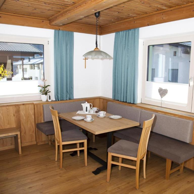 Ferienwohnungen Mauracher - Apartment mit 1 Schlafzimmer, Balkon und Bergblick - 5