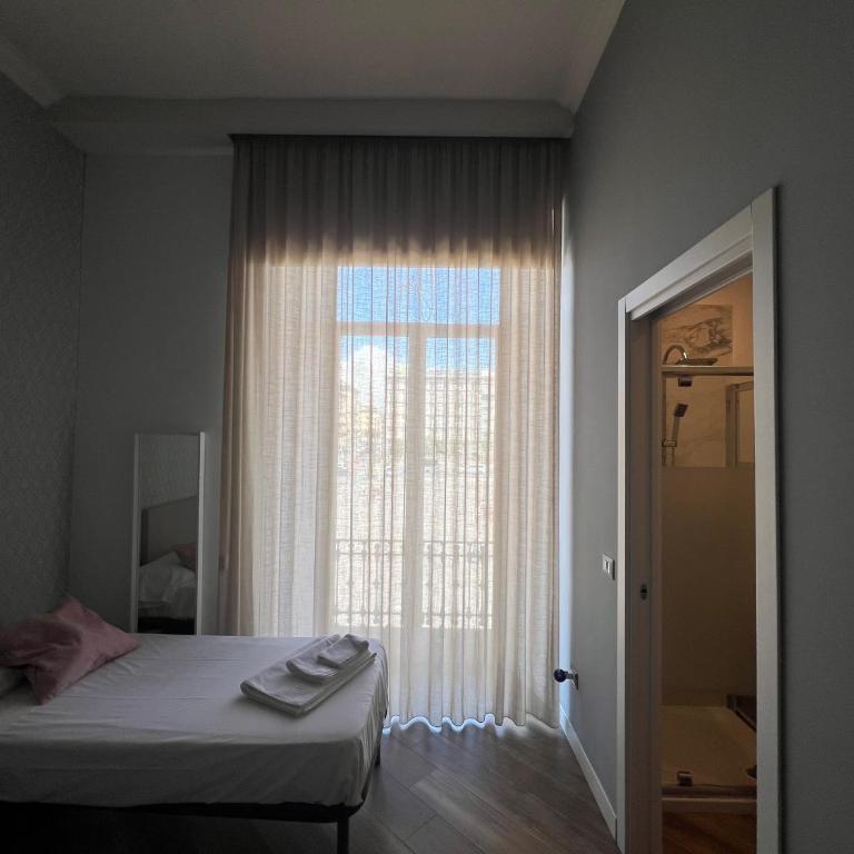 Rooms Garibaldi - Camera Tripla con Balcone - 2