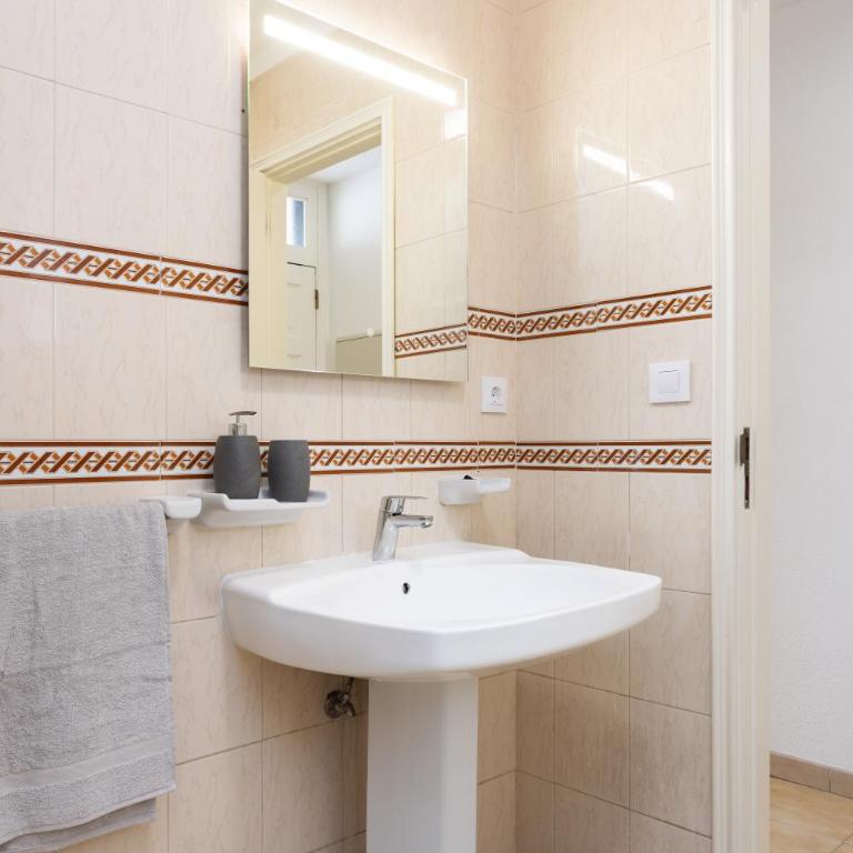 Home2Book Ocean Views & Terrace Steps to the Beach - Apartamento de 2 dormitorios - 18