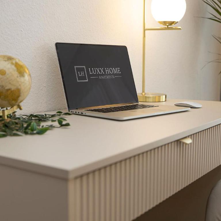 Luxx Home MM, Airport - Parkplatz - Küche - Balkon - Deluxe Apartment mit 3 Schlafzimmern - 24