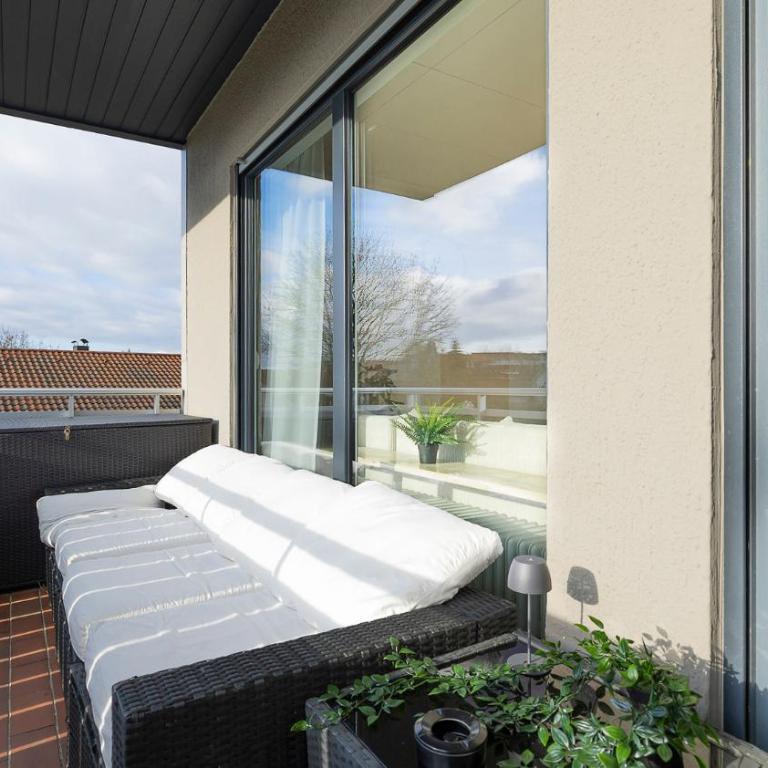 Luxx Home MM, Airport - Parkplatz - Küche - Balkon - Deluxe Apartment mit 3 Schlafzimmern - 28