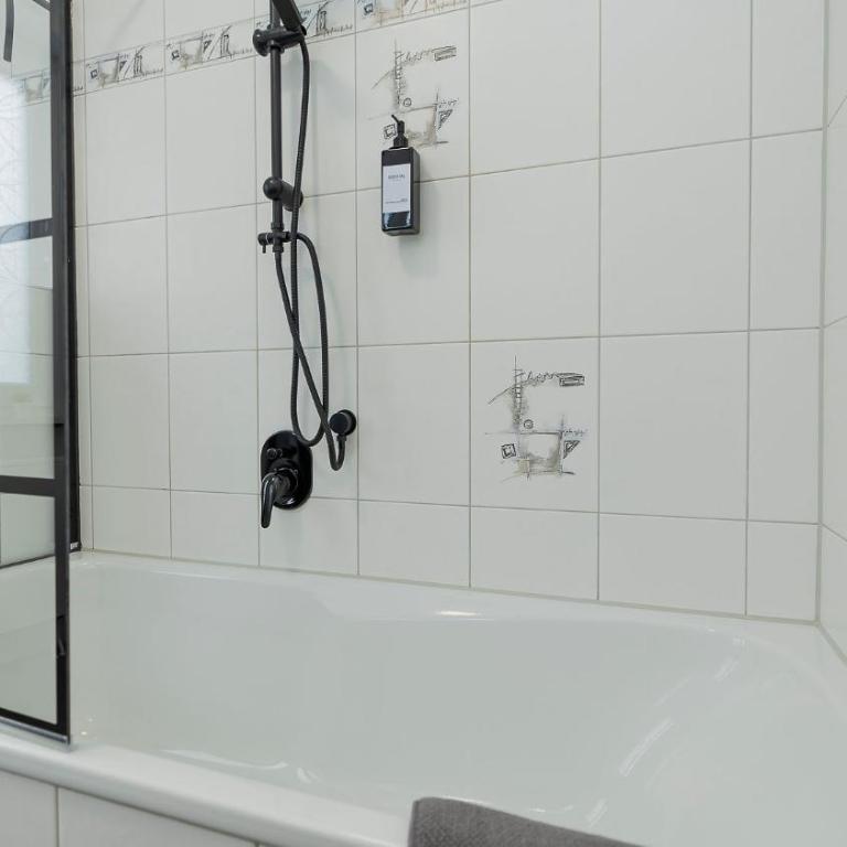 Luxx Home MM, Airport - Parkplatz - Küche - Balkon - Deluxe Apartment mit 3 Schlafzimmern - 30
