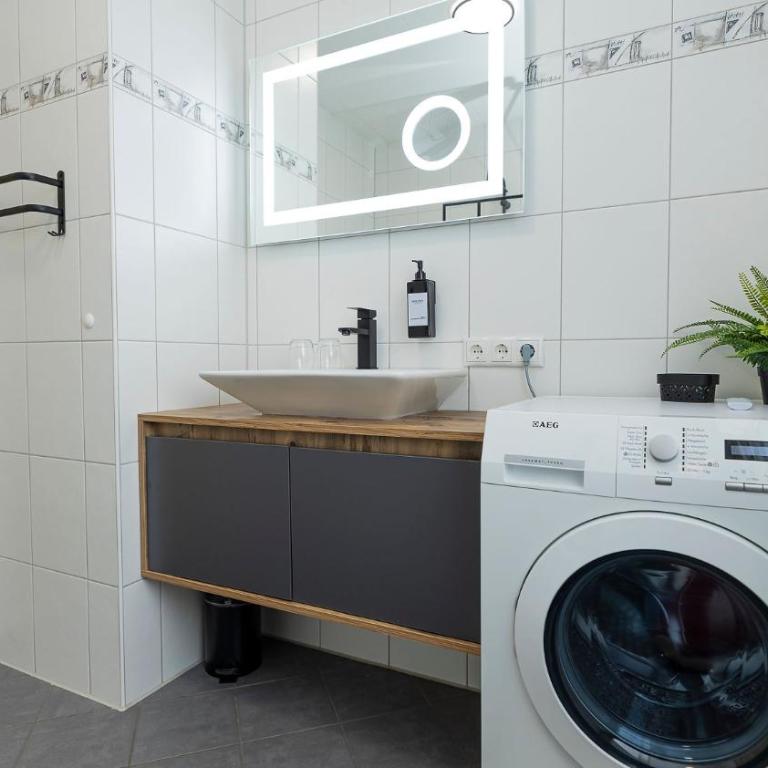 Luxx Home MM, Airport - Parkplatz - Küche - Balkon - Deluxe Apartment mit 3 Schlafzimmern - 36