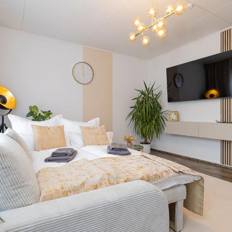 Luxx Home MM, Airport - Parkplatz - Küche - Balkon - Deluxe Apartment mit 3 Schlafzimmern - 50