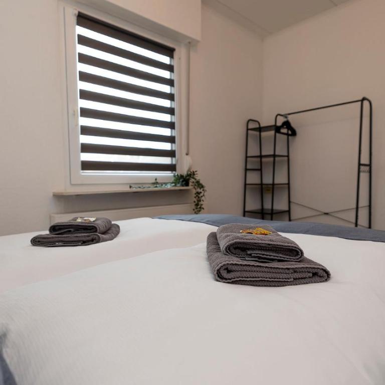 Luxx Home MM, Airport - Parkplatz - Küche - Balkon - Deluxe Apartment mit 3 Schlafzimmern - 58