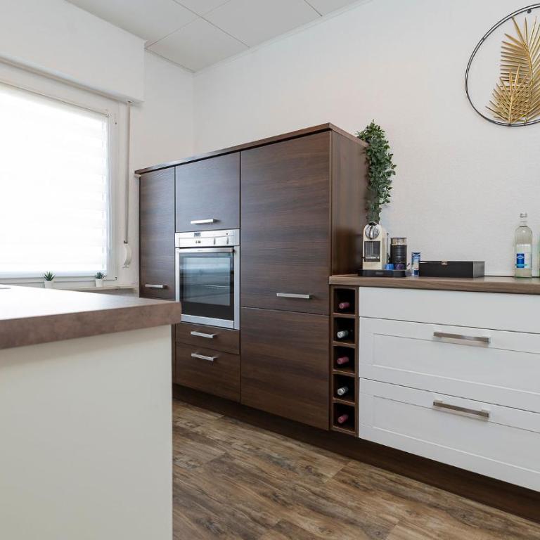 Luxx Home MM, Airport - Parkplatz - Küche - Balkon - Deluxe Apartment mit 3 Schlafzimmern - 59