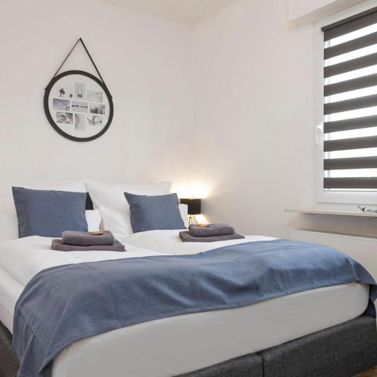 Luxx Home MM, Airport - Parkplatz - Küche - Balkon - Deluxe Apartment mit 3 Schlafzimmern - 63