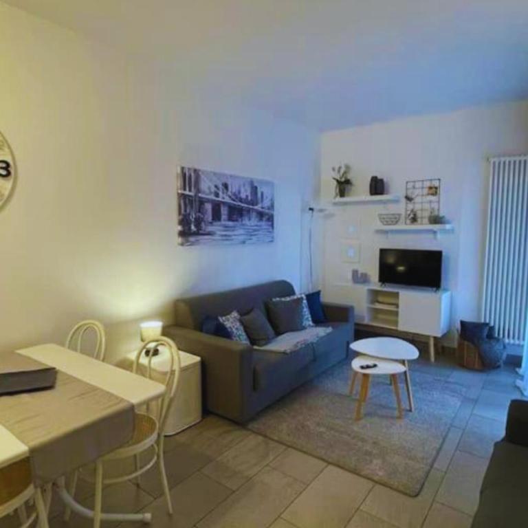 WH-Sem-Bilocale Con Giardino in Zona Residenziale - Posto Auto privato - WiFi - Appartamento con 1 Camera da Letto - 2