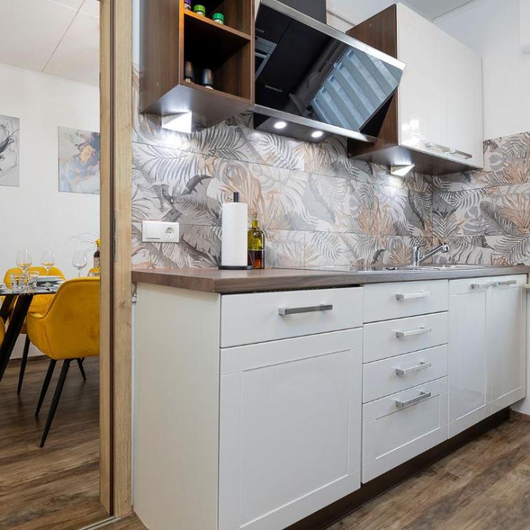 Luxx Home MM, Airport - Parkplatz - Küche - Balkon - Deluxe Apartment mit 3 Schlafzimmern - 15
