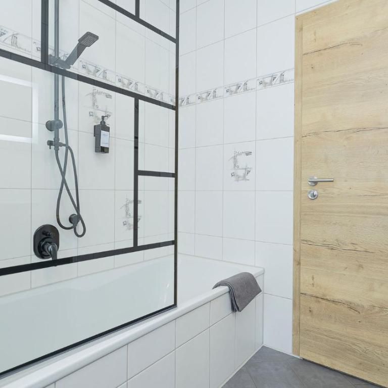 Luxx Home MM, Airport - Parkplatz - Küche - Balkon - Deluxe Apartment mit 3 Schlafzimmern - 10