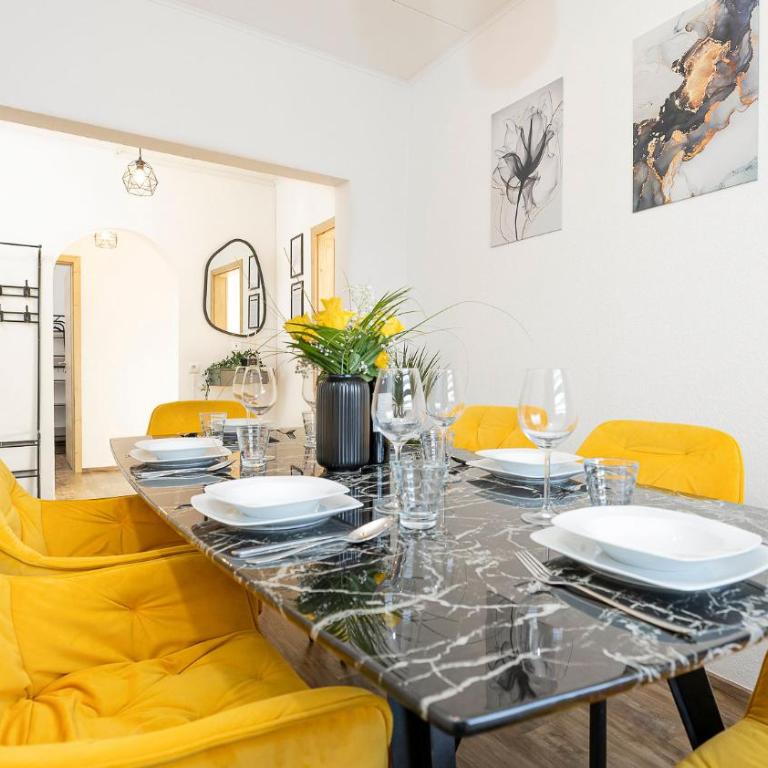 Luxx Home MM, Airport - Parkplatz - Küche - Balkon - Deluxe Apartment mit 3 Schlafzimmern - 6