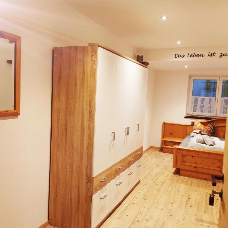 Appartements Höpfl - Doppelzimmer mit Gemeinschaftsdusche und -WC - 4