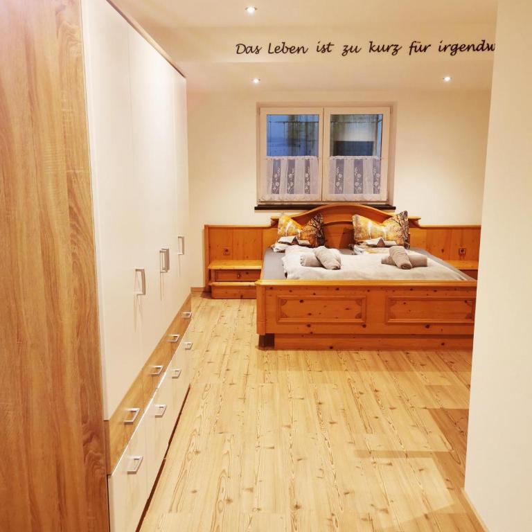 Appartements Höpfl - Doppelzimmer mit Gemeinschaftsdusche und -WC - 5