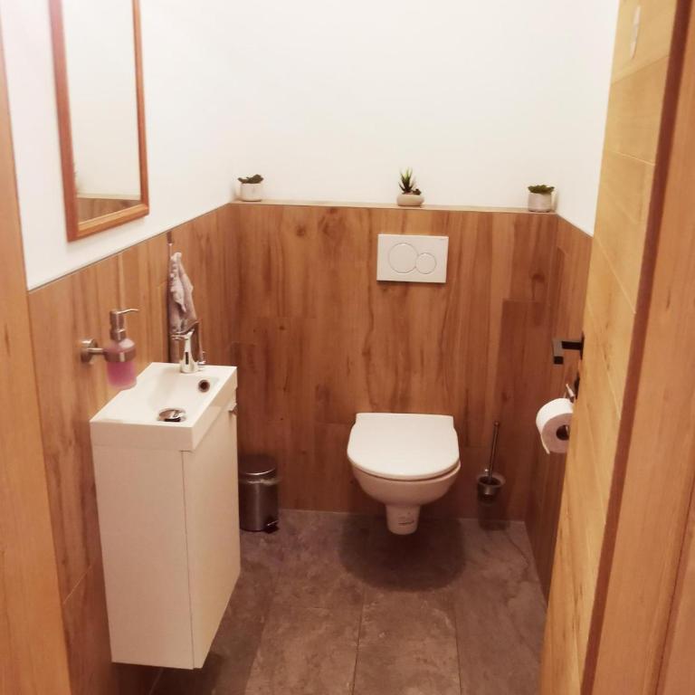 Appartements Höpfl - Doppelzimmer mit Gemeinschaftsdusche und -WC - 2