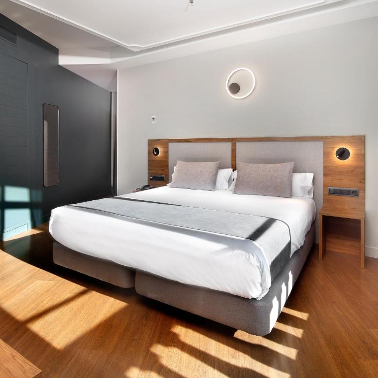 Wilson Boutique Hotel - Superior King Room - 7