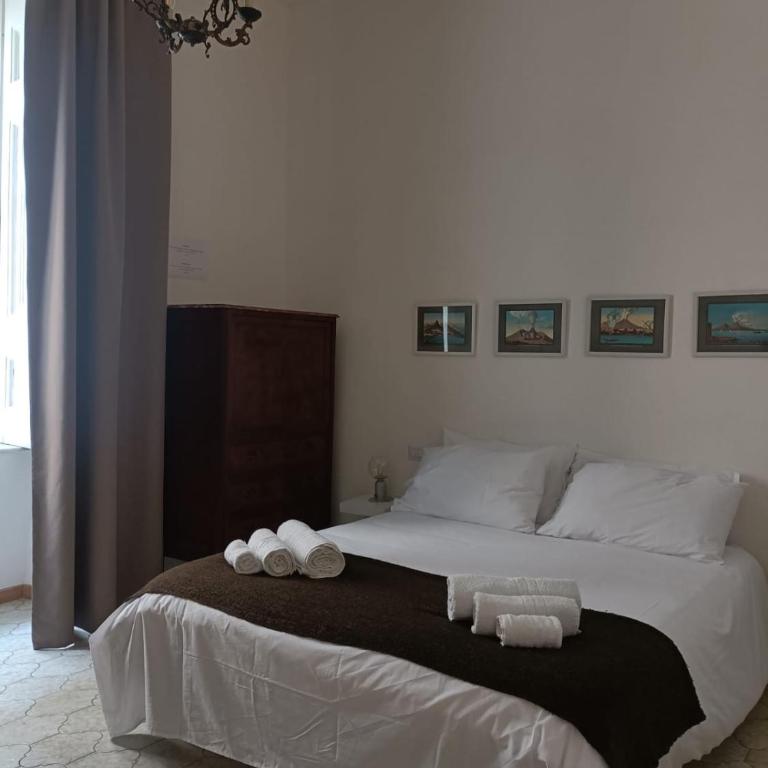 78 Materdei - Camera Matrimoniale con Bagno Privato - 1
