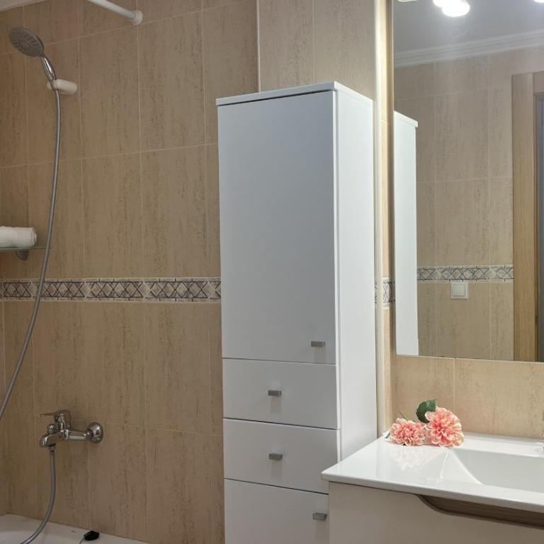 Comfort Home by Gloove - Three-Bedroom Superior Apartment - 32