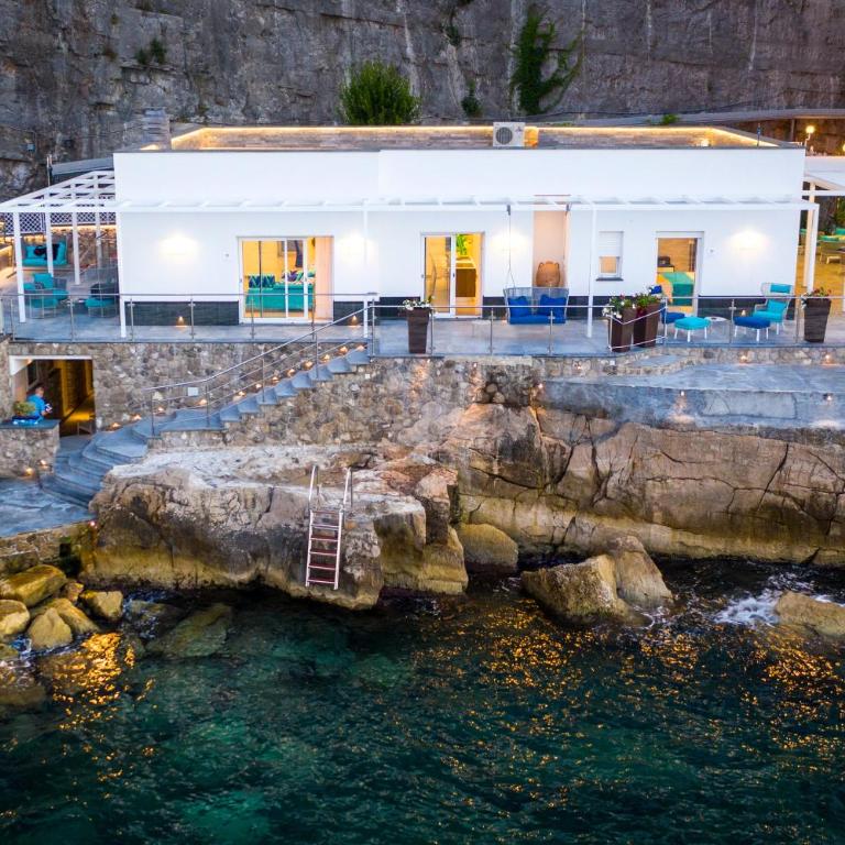 My Exclusive Italy - Beachfront Villa Sorrento & private sea access - Villa - 1