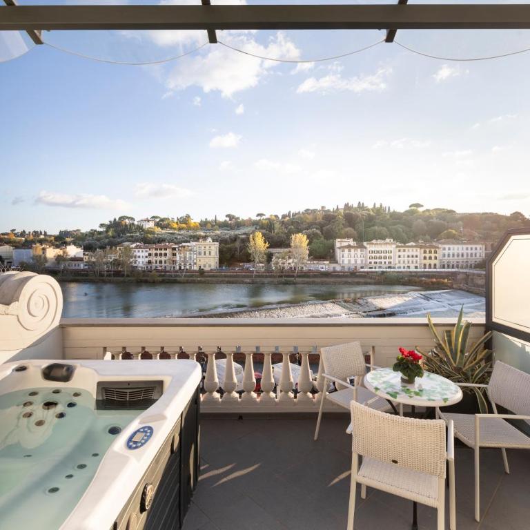 LHP Hotel River & SPA - Deluxe Suite with Spa Access - Arno View - 3