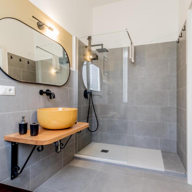 Palazzo Sapienza Design Suites - Camera Tripla con Bagno Privato - 32