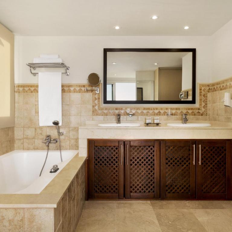 Wyndham Residences Costa Adeje - Apartamento Superior de 1 dormitorio con bañera de hidromasaje y vistas al mar - 4
