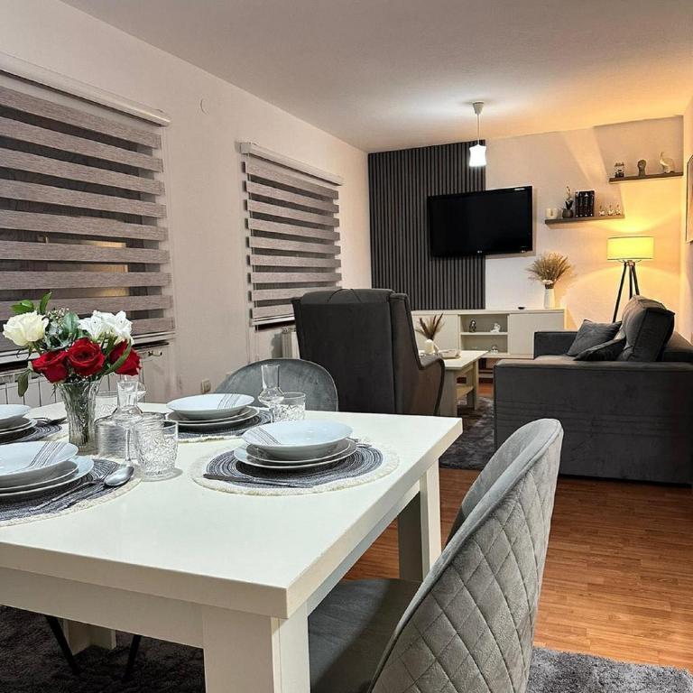 Elit Lux Apartments - Two-Bedroom Standard Apartment - 6