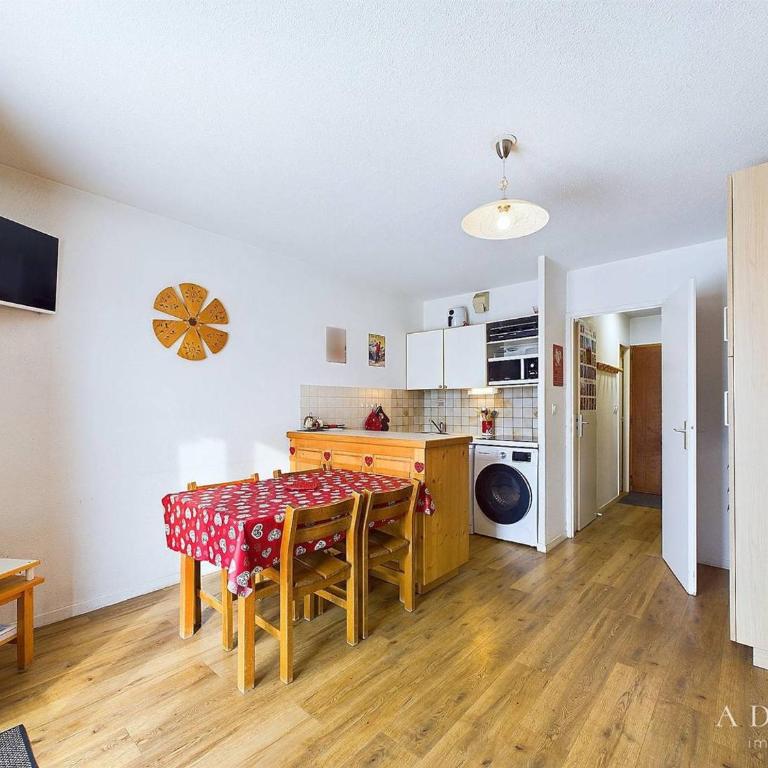 Appartement 2 Pièces Cabine, Centre Station, Proche Remontées, Terrasse Sud, 6 Pers, 2* - FR-1-398-564 - Appartement (6 Adultes) - 3