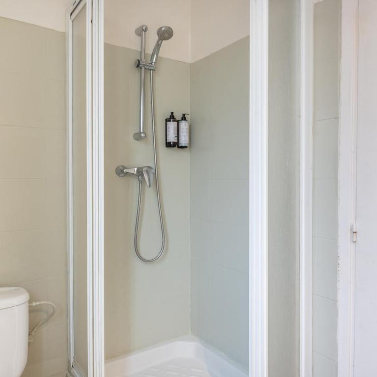 Cozy Apartment in the Heart of Gracia, Barcelona - Two-Bedroom Apartment - 22
